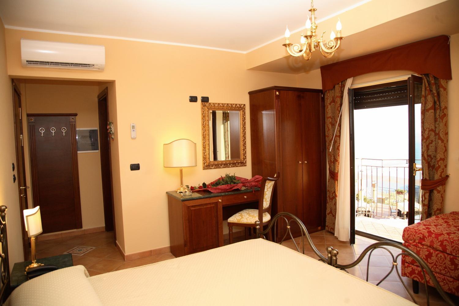 Agostiniana Hotel Santa Teresa Di Riva Eksteriør billede