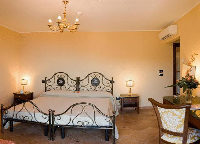Agostiniana Hotel Santa Teresa Di Riva Eksteriør billede